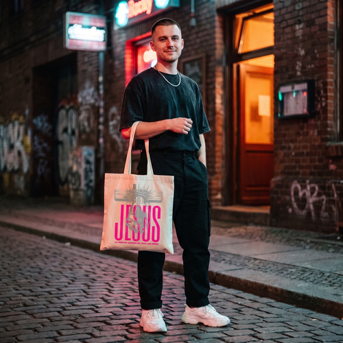 Tote bag Jésus Le Nom au dessus - lifestyle